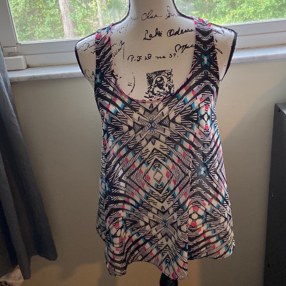 Eyeshadow Geometric Pattern Tank Top - Black, White, Blue, Pink